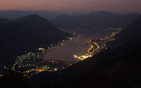 Montenegro    Kotori öböl esti fényben