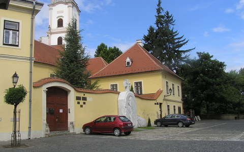 Győr, Püspökség a vártoronnyal