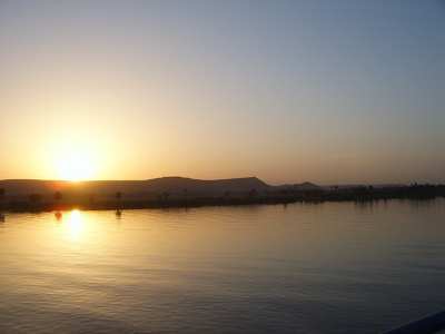egyiptom folyó naplemente tükröződés