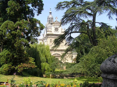 Blois templom a parkban
