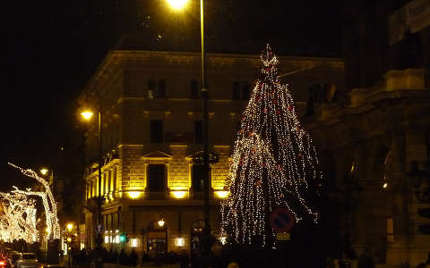 Budapest karácsonyi fényekben