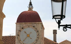 trogir óra lámpa templom horvátország boltív