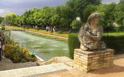 Alcazar kert szoborral, Cordoba, Spanyolország