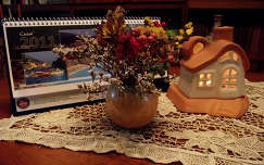 Virágcsokor és dekoráció. Fotó: Csonki
