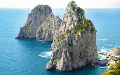 Capri - Faraglioni sziklák - Olaszország