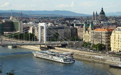 Látkép a Gellért hegyről. Gyönyörű fővárosunk, Budapest.