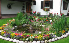 Ausztria Bruck egy virágos udvar