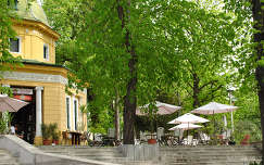 Dóm tér közelében lévő kávézó, Pécs