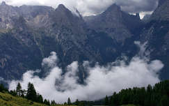Misurina-hegység, Dolomitok, Olaszország. Eső után felszálló felhő.