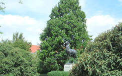 Szarvas - szarvas szobor - fotó: Kőszály
