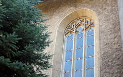 Miskolc, Avasi református templom ablaka