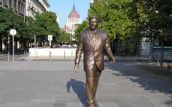 Ronald Reagan amerikai elnök szobra a Szabadság térnél,Budapest