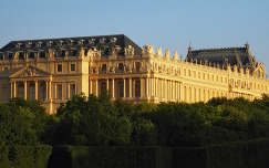 Versailles-i kastely a Neptun medence felol