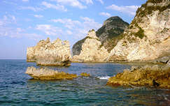 Sziklák Korfu partjainál