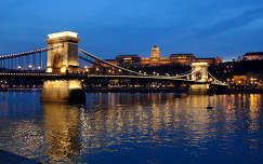budai vár folyó várak és kastélyok budapest lánchíd híd magyarország duna kék óra