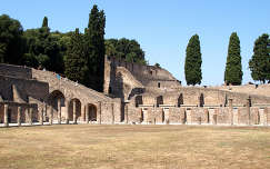 Olaszország,Pompei,a színház romjai
