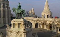 Budapest,Szt.István szobor a Halászbástyával