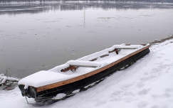Duna-parti csónak