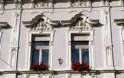 Miskolc, Széchenyi utcai ablakok
