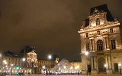 párizs louvre franciaország éjszakai képek tér