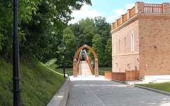 Szarvas -Vízi Színház - Gyalogos híd az Erzsébet ligetbe. fotó: Kőszály