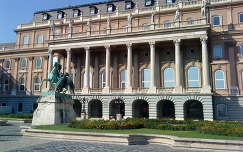 szobor budai vár budapest magyarország