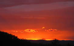 aranyszegélyű felhők naplementekor