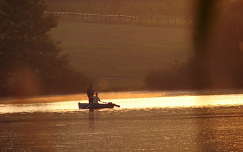 csónak naplemente folyó