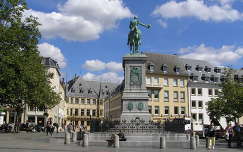 Luxembourg,hátul szemben a Hercegi palota