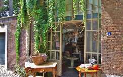 's-Hertogenbosch-Holland  (Hoofdstad van de Prov. Noord-Brabant) Antique Shop