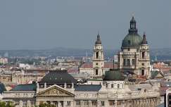 Budapest, a Bazilika tornyai a budai várból