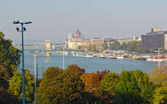 országház budapest lánchíd ősz folyó híd magyarország duna