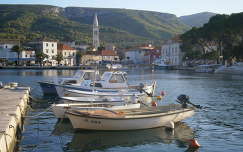 Jelsa kikötője (Hvar-sziget, Horvátország)