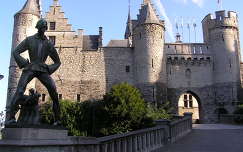 Antwerpeni vár az Óriás szobrával,Belgium