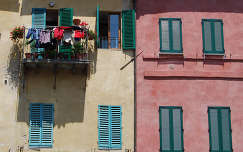 Ablakok Carrarában, Olaszország