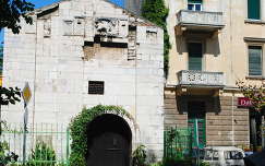 Zadar, Trg tri bunara -Mali arsenal- 