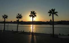 MALAGA naplemente a kikötőben