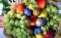 gyümölcskosár címlapfotó szőlő nyár gyümölcs