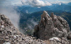 kövek és sziklák hegy címlapfotó felhő