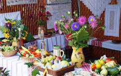 zöldség virágcsokor és dekoráció őszirózsa ősz gyümölcs ital termény