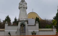 Szent István emlékmű és kápolna, Détér, Felvidék