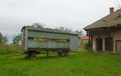 Méhészet és régi ház, Martonfalva, Szlovákia