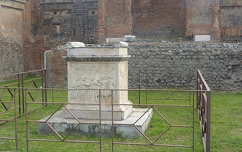 Áldozati oltár Pompeiben