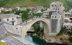 Az újjáépített mostari híd, Bosznia-Hercegovina