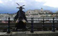 Kiskirálylány szobra Budapest