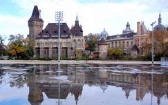 várak és kastélyok vajdahunyad vára budapest tükröződés tó magyarország