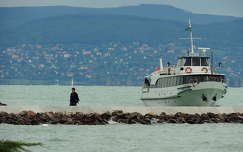 balaton tó magyarország hajó