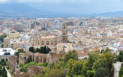 Málaga, Andalúcía, kilátás a Castillo de Gibralfaro-ból, Spanyolország