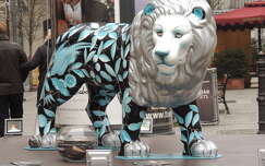 Herendi porcelán oroszlán a Vörösmarty térnél,Budapest