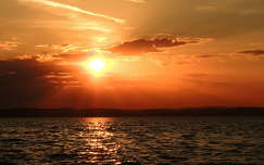 naplemente címlapfotó tó